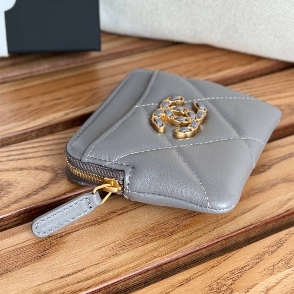 Ch**el 19 zipped coin purse