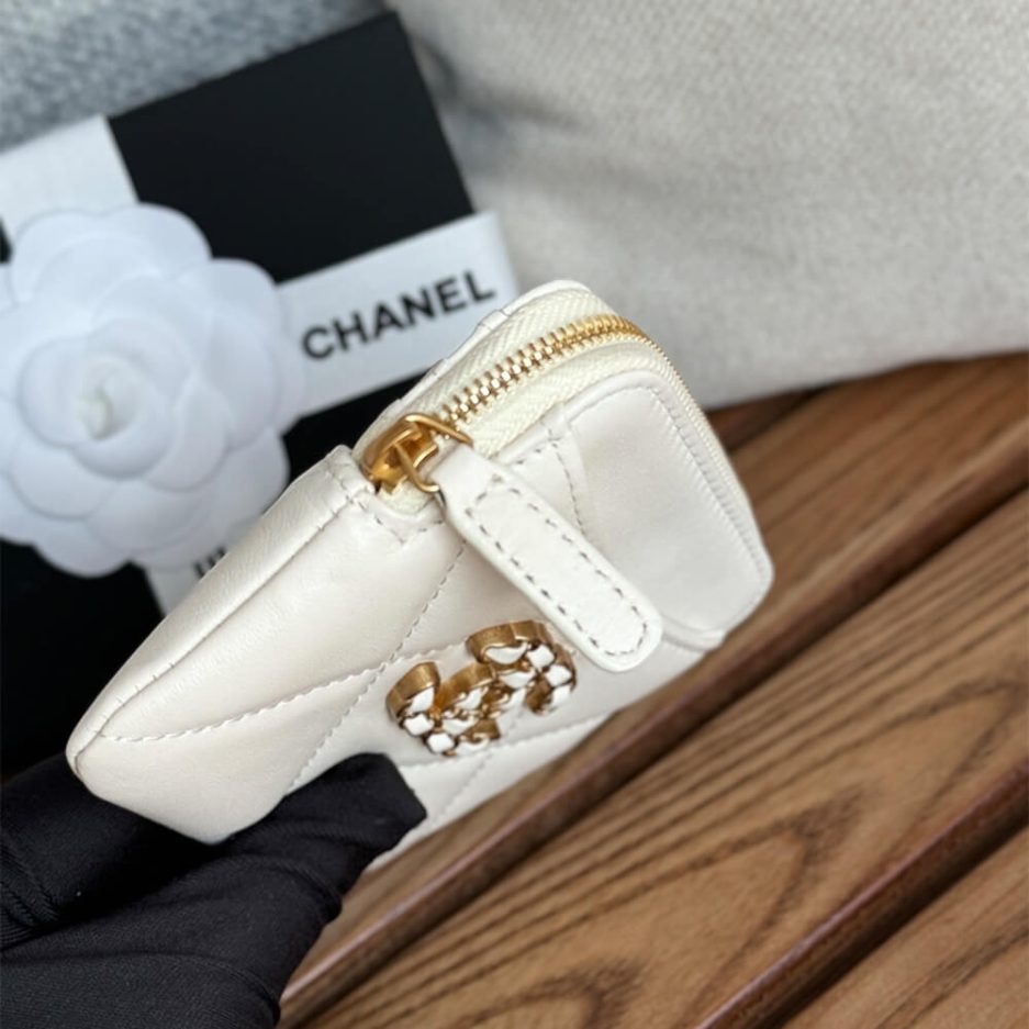 Ch**el 19 zipped coin purse