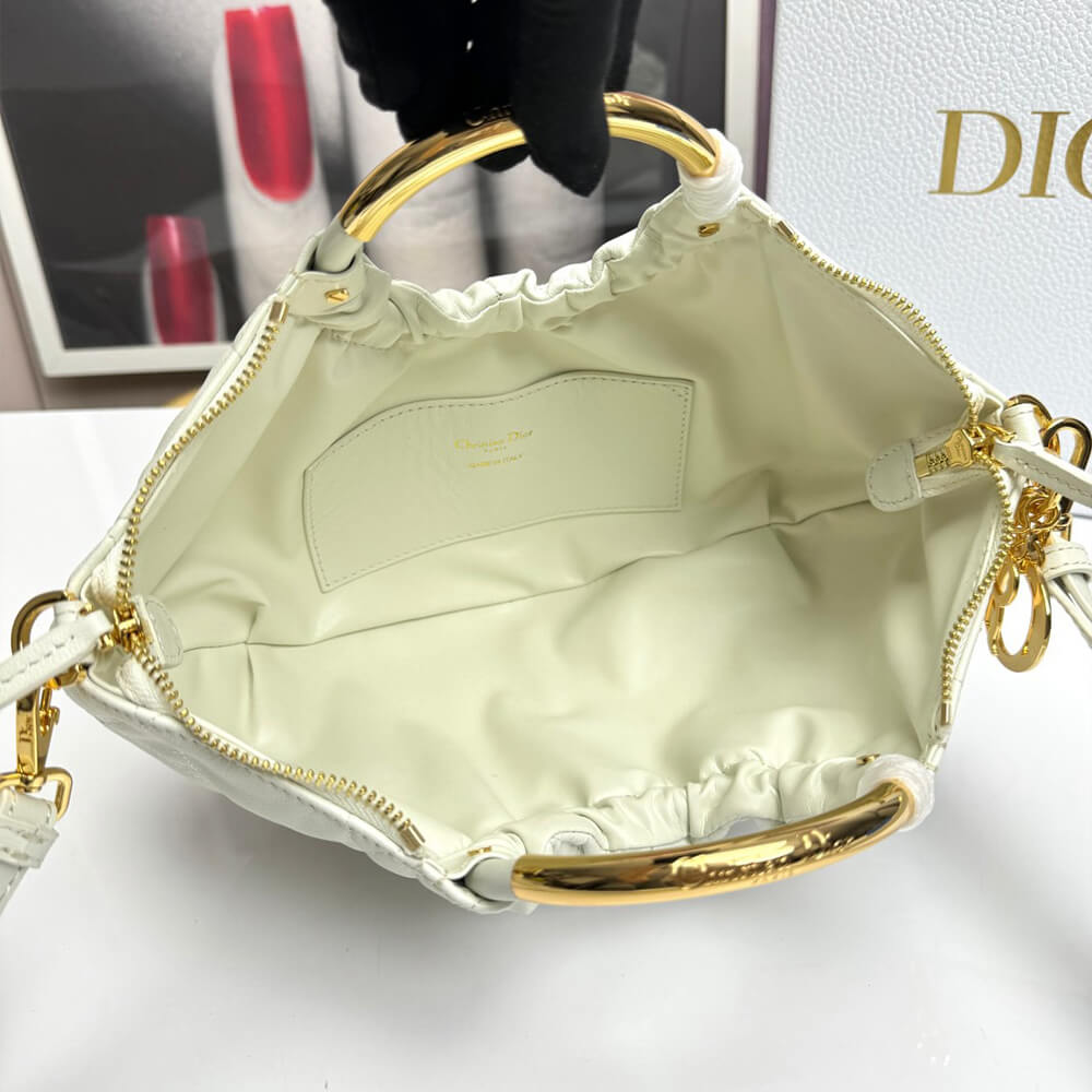 D10r walk in D10r purse