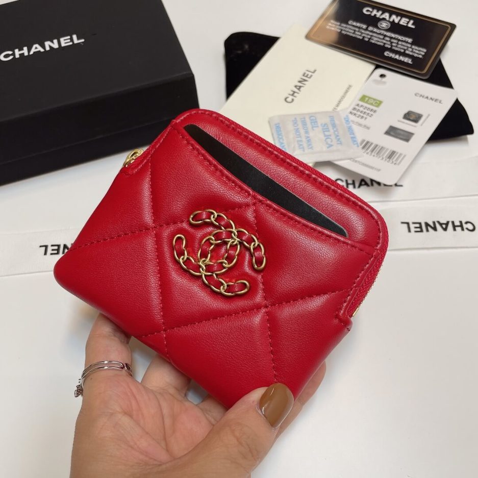 Ch**el 19 zipper coin wallet