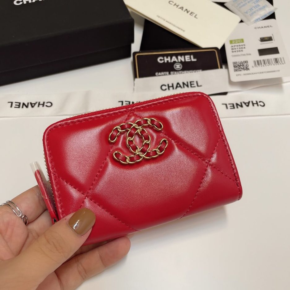 Ch**el zipper wallet