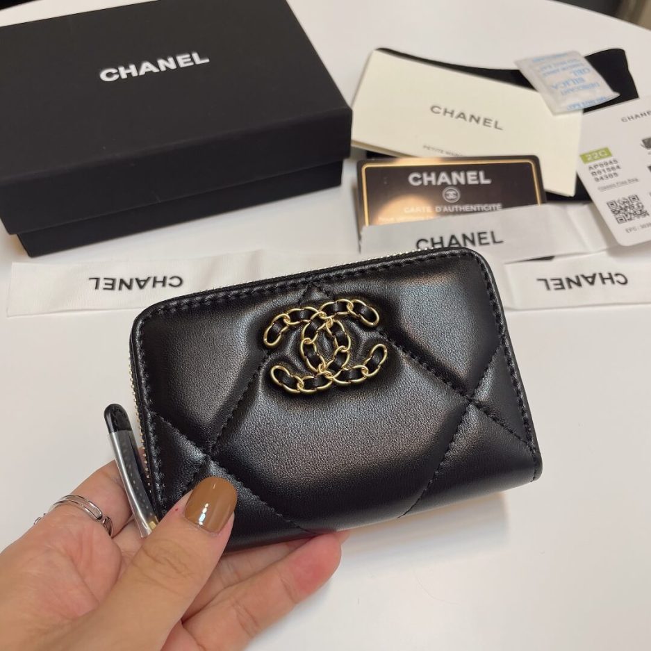 Ch**el zipper wallet