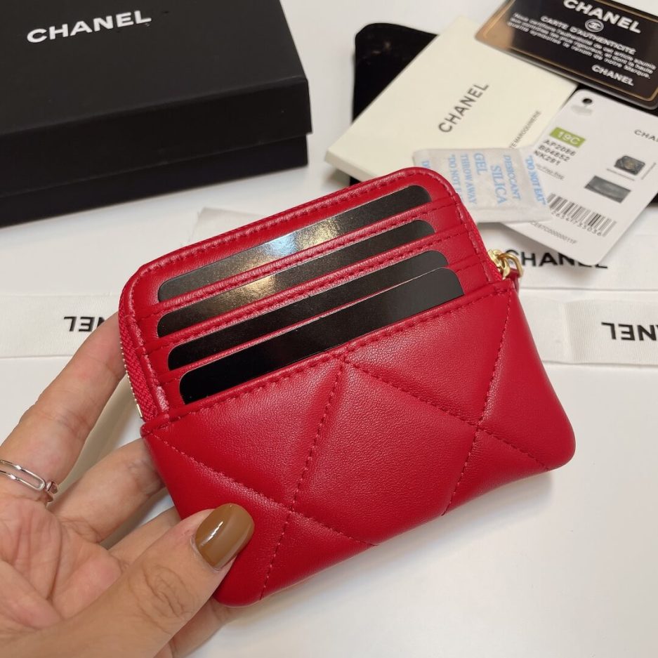 Ch**el 19 zipper coin wallet