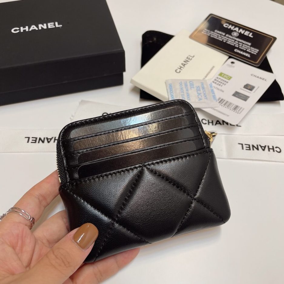Ch**el 19 zipper coin wallet