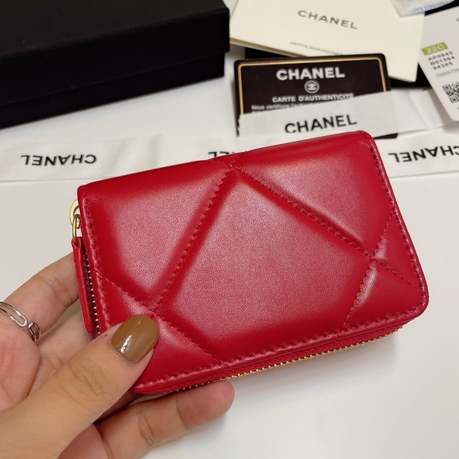 Ch**el zipper wallet