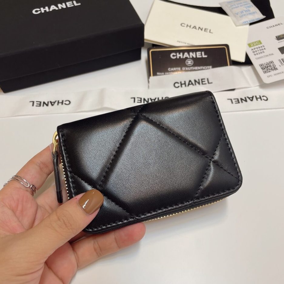 Ch**el zipper wallet