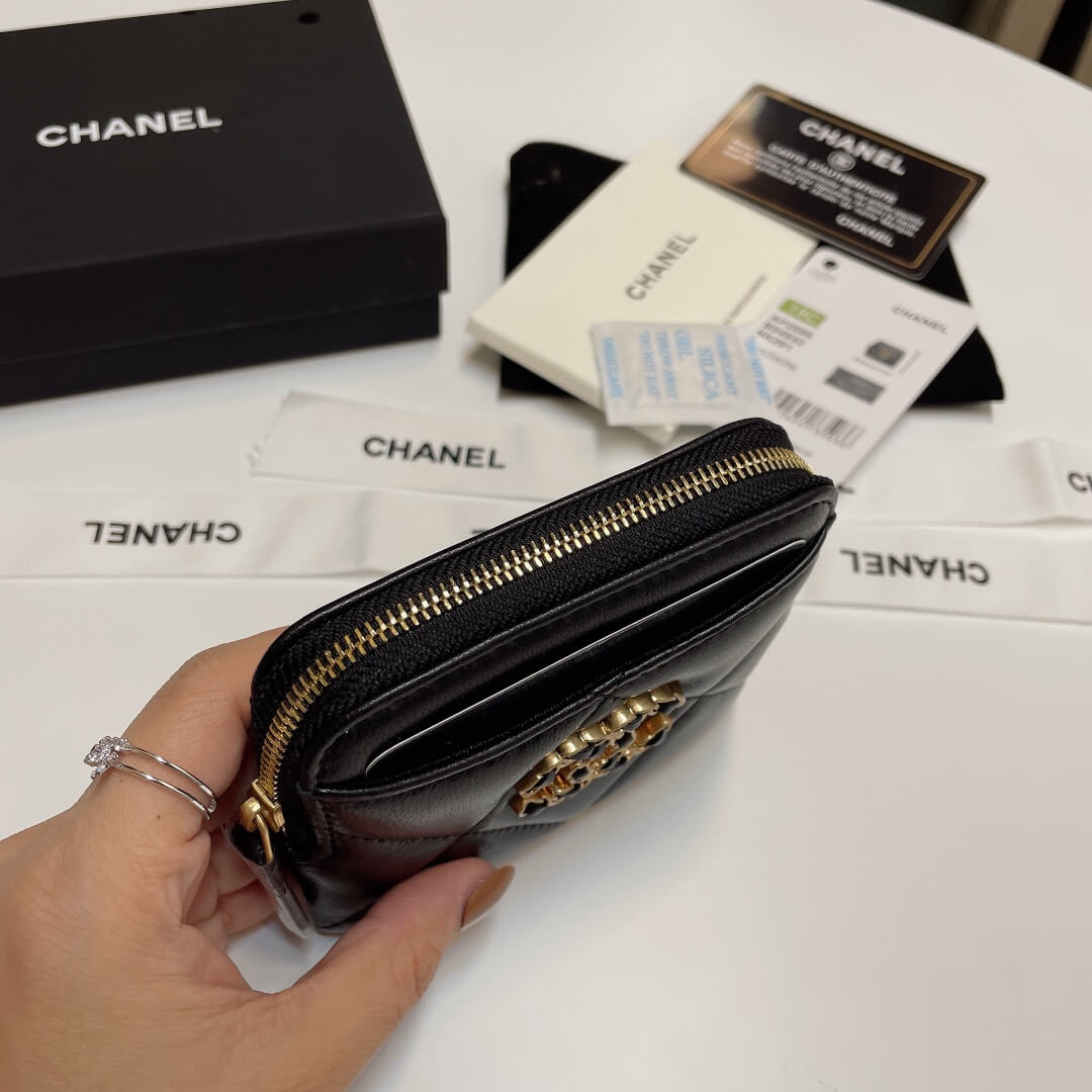 Ch**el 19 zipper coin wallet