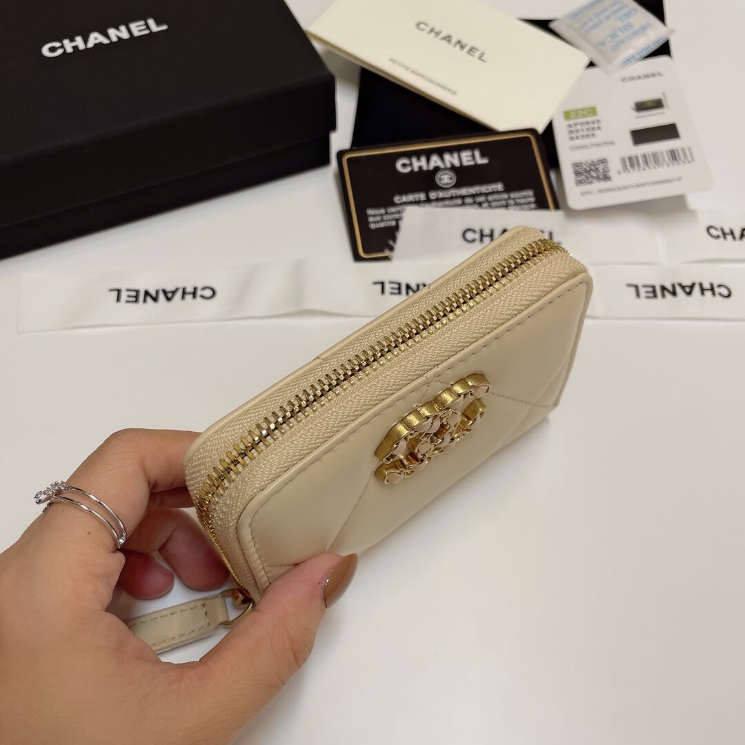 Ch**el zipper wallet