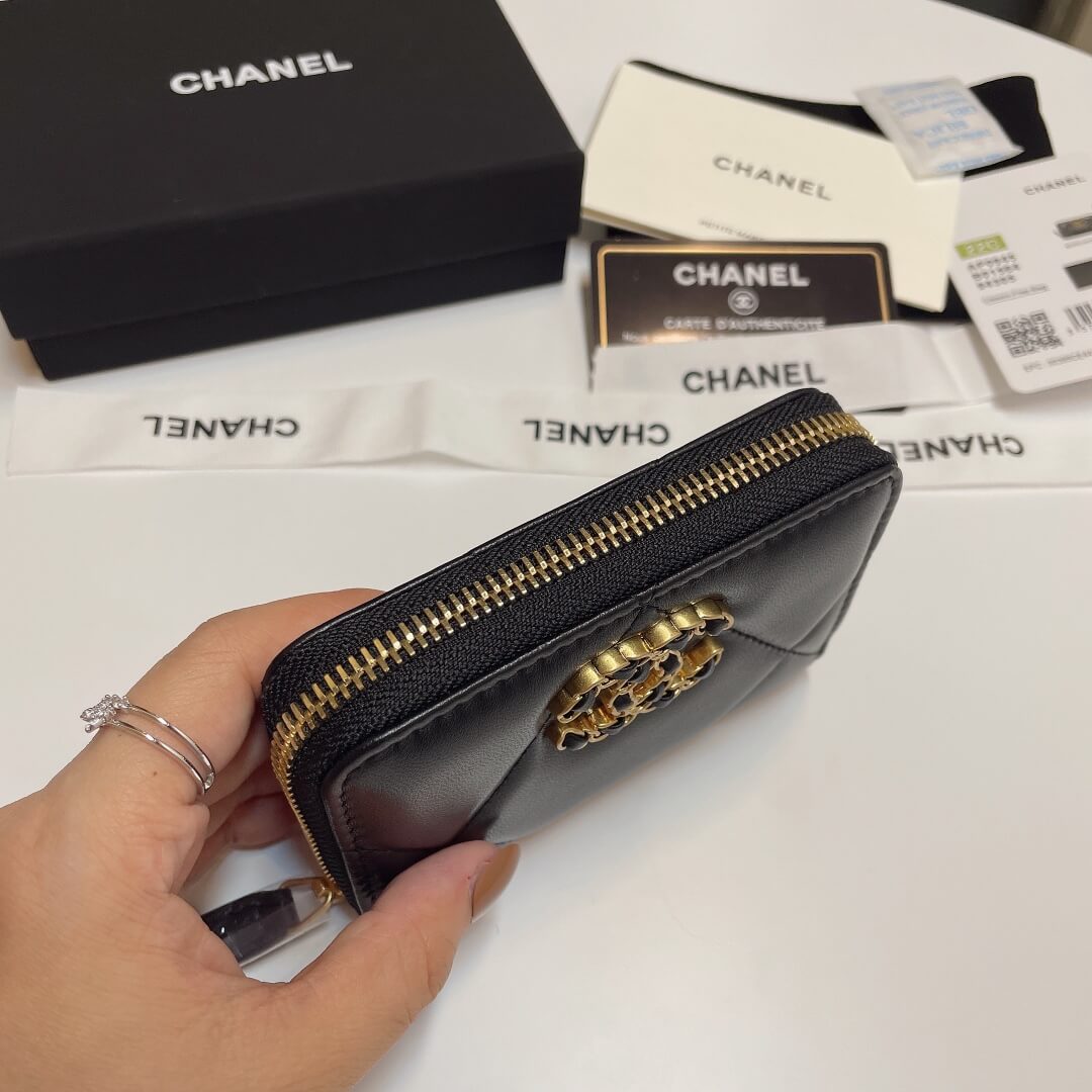 Ch**el zipper wallet