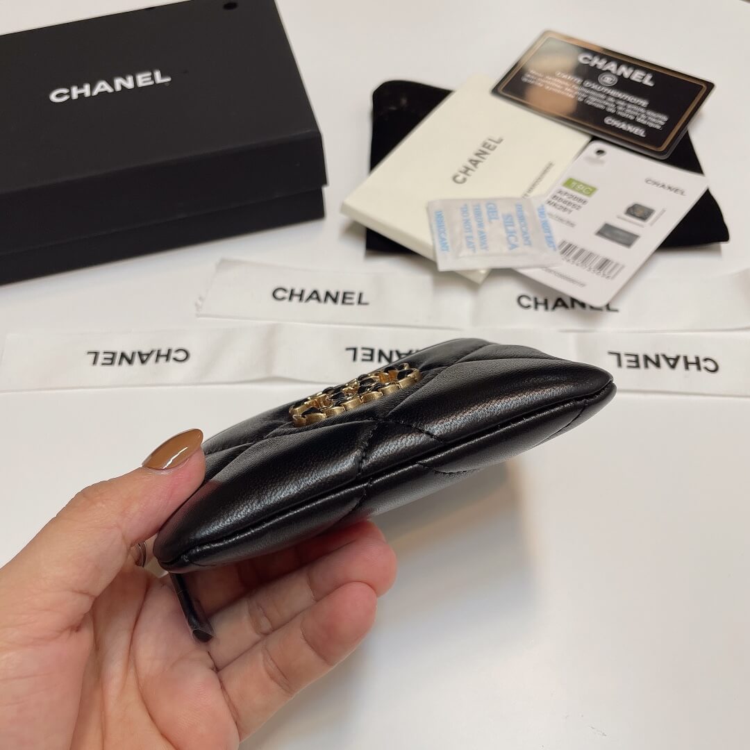Ch**el 19 zipper coin wallet