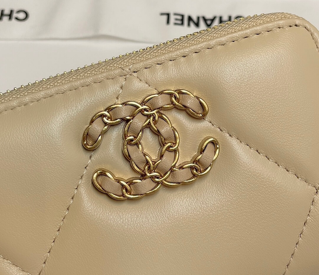 Ch**el zipper wallet