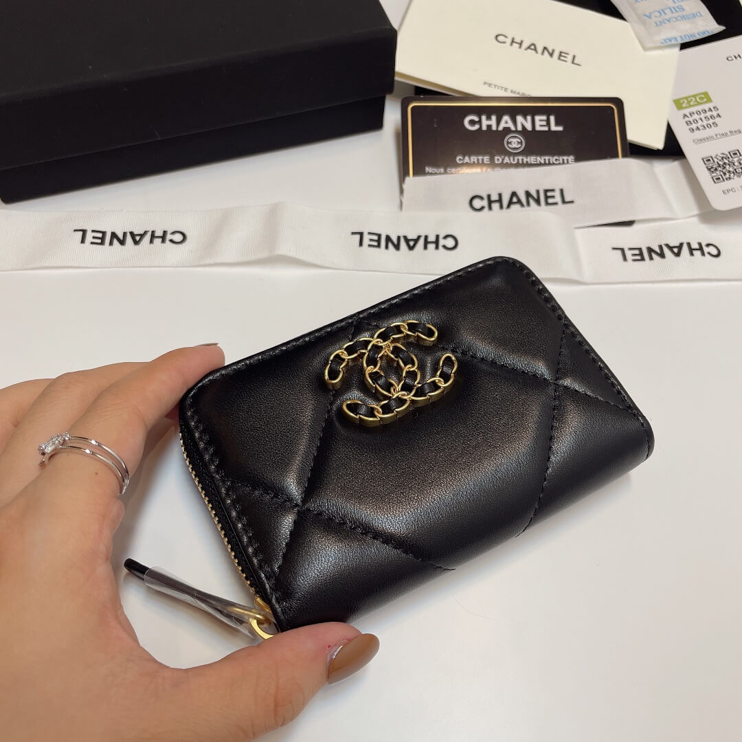 Ch**el zipper wallet