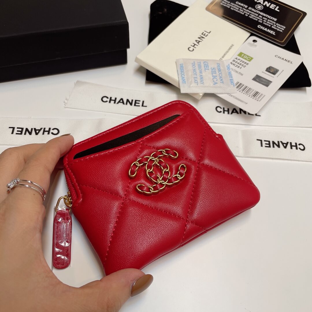 Ch**el 19 zipper coin wallet