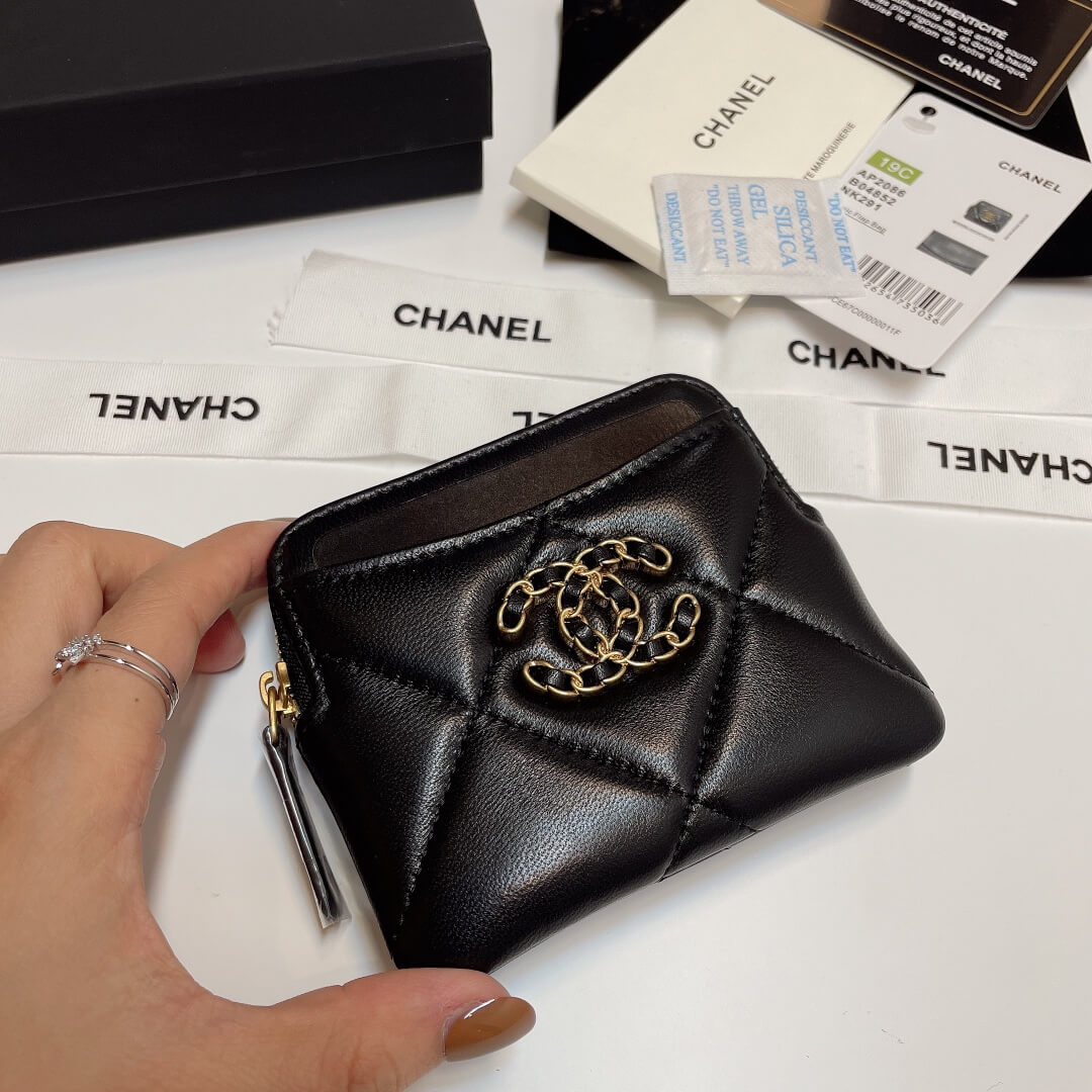 Ch**el 19 zipper coin wallet
