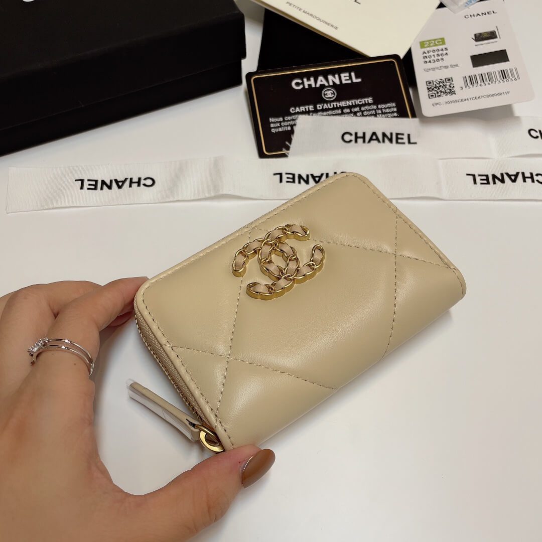 Ch**el zipper wallet