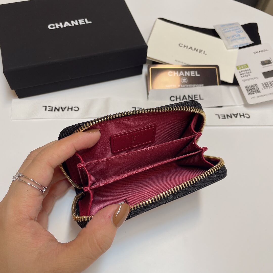 Ch**el zipper wallet