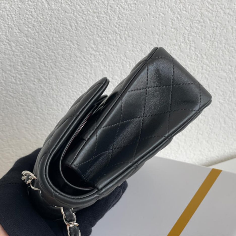 Ch**el medium classic flap handbag