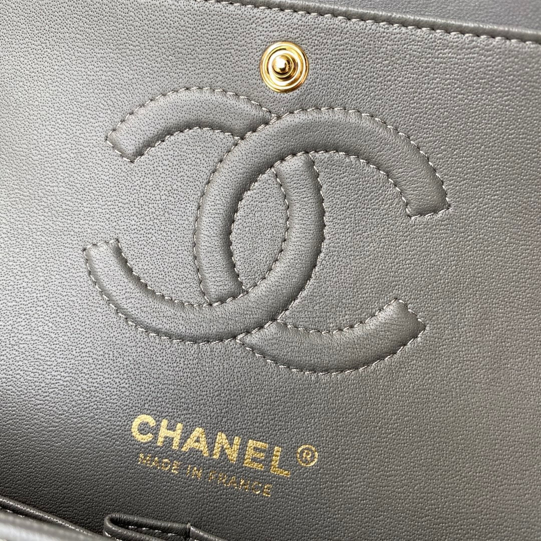 Ch**el medium classic flap handbag
