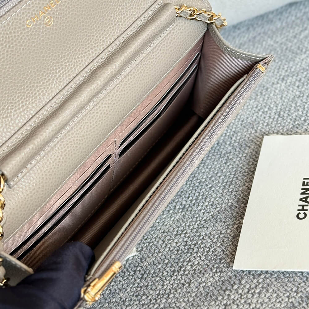 Ch**el classic chain wallet
